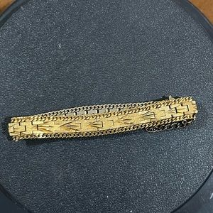 STUNNING VINTAGE ESTATE GOLD TONE ETCHED 8 1/2" BRACELET Safety Lock